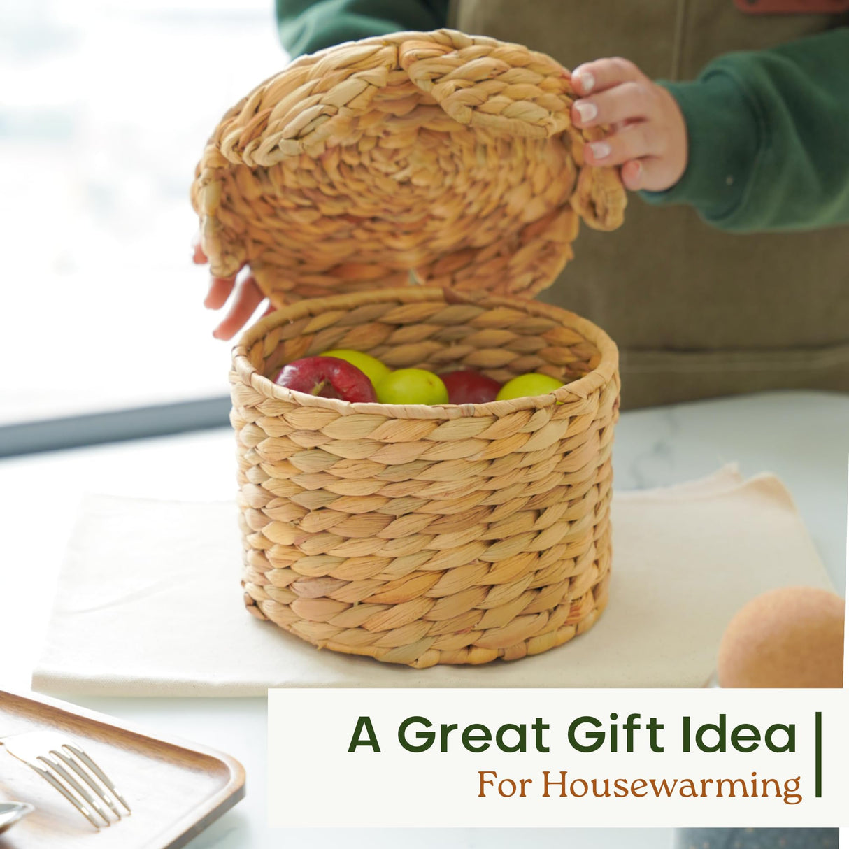 Chi An Home Scalloped Wicker Storage Baskets with Lid, Set of 2 Round Basket Decorative Boxes, Handwoven Hyacinth Baskets with Lids, Woven Storage Box for Home Organization Chi An Home