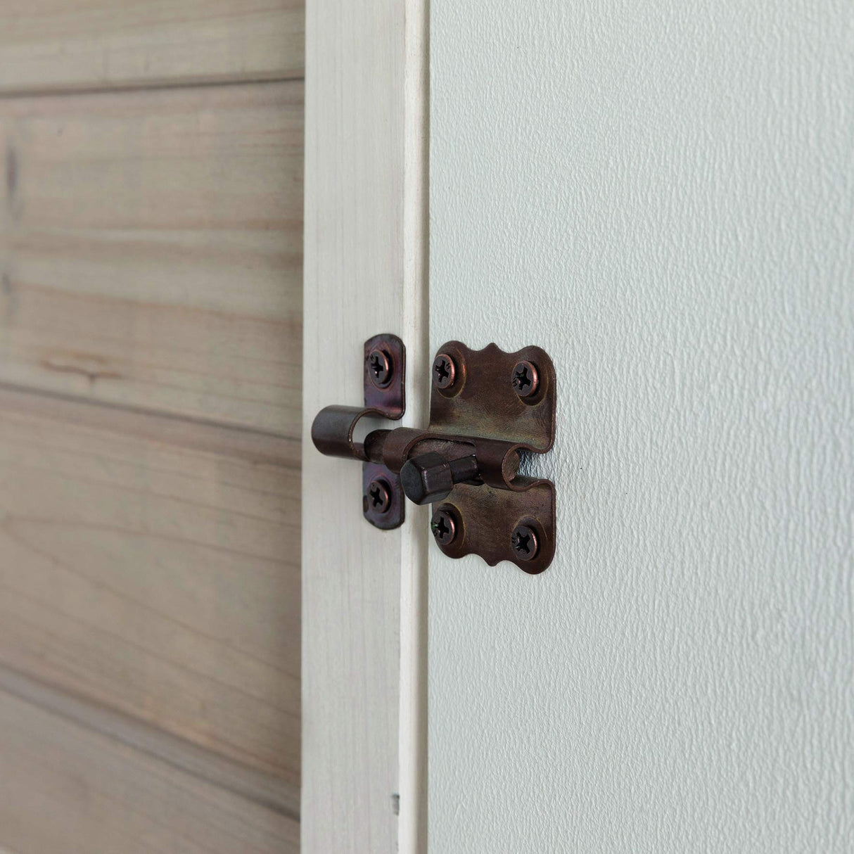 TRIXIE Outdoor Cat House, Weatherproof 3-Story Cat House with Multiple Levels, Doors & Windows with Latches, Outdoor Shelter for Cats, Brown/White Fir Wood TRIXIE