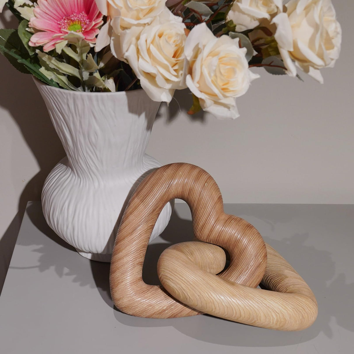 Guichifun Couple Gifts Modern Heart Decor - Resin Heart Sculpture Chain Decoration Love Statue Farmhouse Décor Valentine's Day for Husband Wife Wedding 6.25 X 6.25 X 9.5 Inch Guichifun