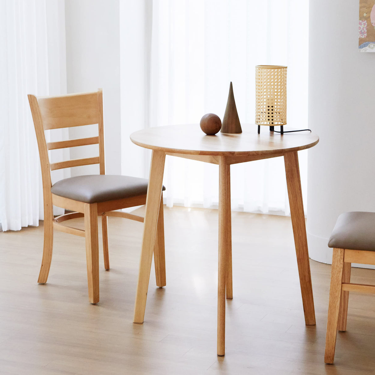 Livinia Canberra 27.6" Round Wooden Dining Table/Small Mid Century Modern Malaysian Oak Kitchen Table (Natural-Oak) Livinia