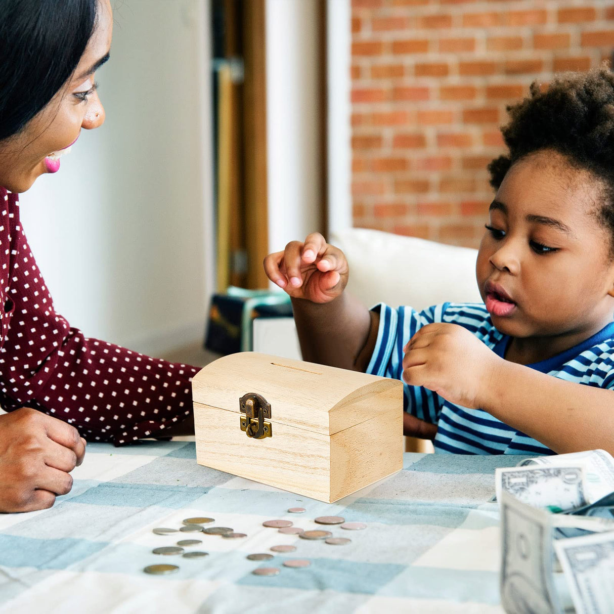 Chapou 24 Pcs DIY Unfinished Wood Treasure Chest Box Savings Bank with Coin Slot Hinged Lid, Front Clasp Lockable Wooden Treasure Box Paint Your Own Piggy Bank for Craft, 4.72 x 3 x 3.23 Inch Chapou