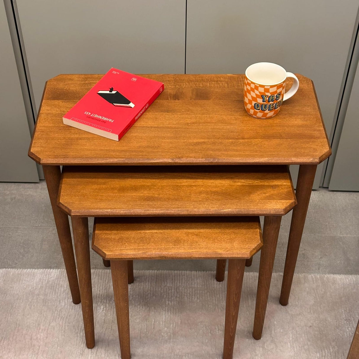 TRIHOME Solid Wood Nesting Tables Set of 3, Rectangular Mid-Century Modern Coffee Tables for Living Room, Premium Beech Wood, Natural Finish, Pebble Design with Tapered Legs, Versatile Use, Walnut TRIHOME