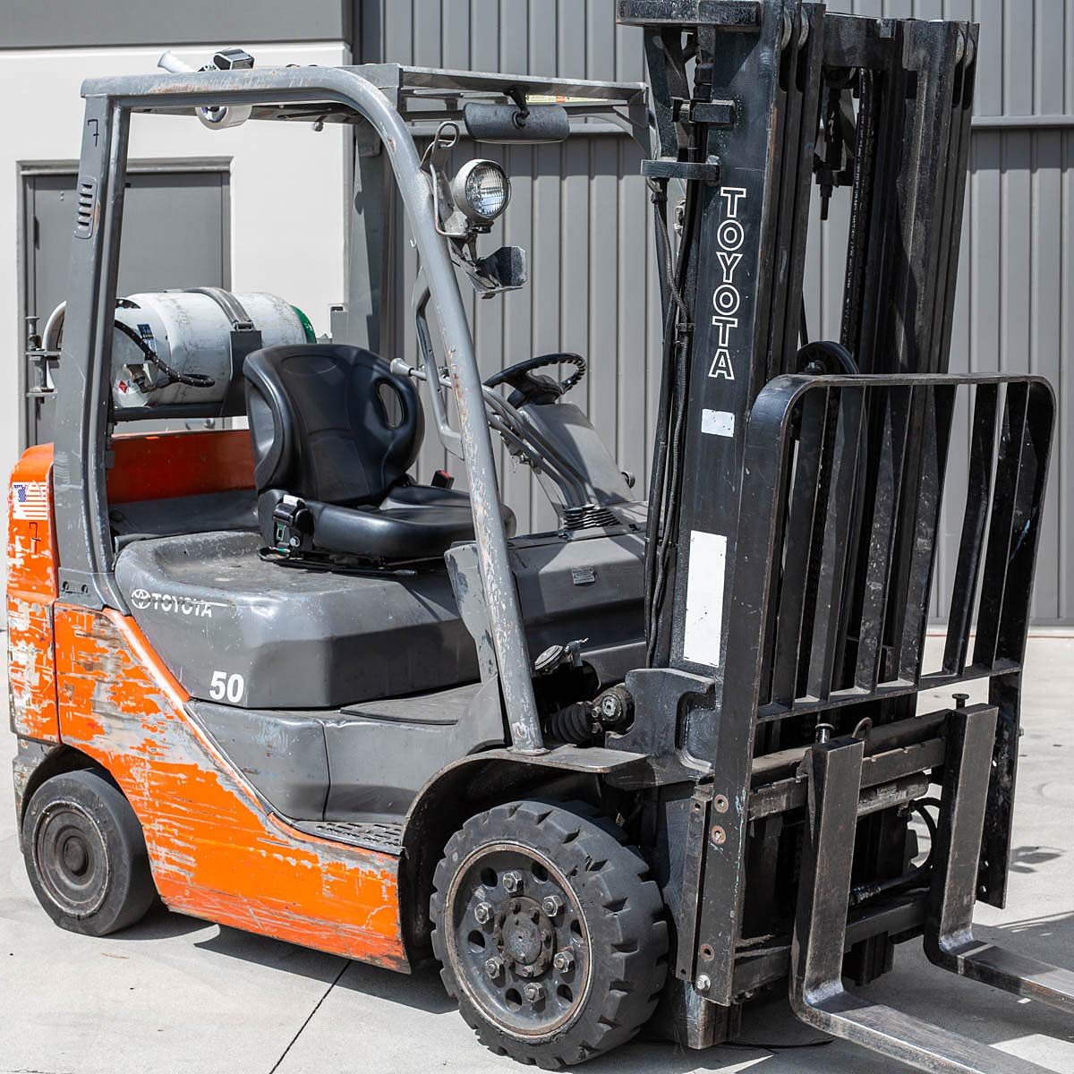 Stark USA Universal Forklift Seat Replacement Mechanical Seat Suspension Seatbelt Adjustable Clark Cat Toyota Seat Curved Back Stark USA