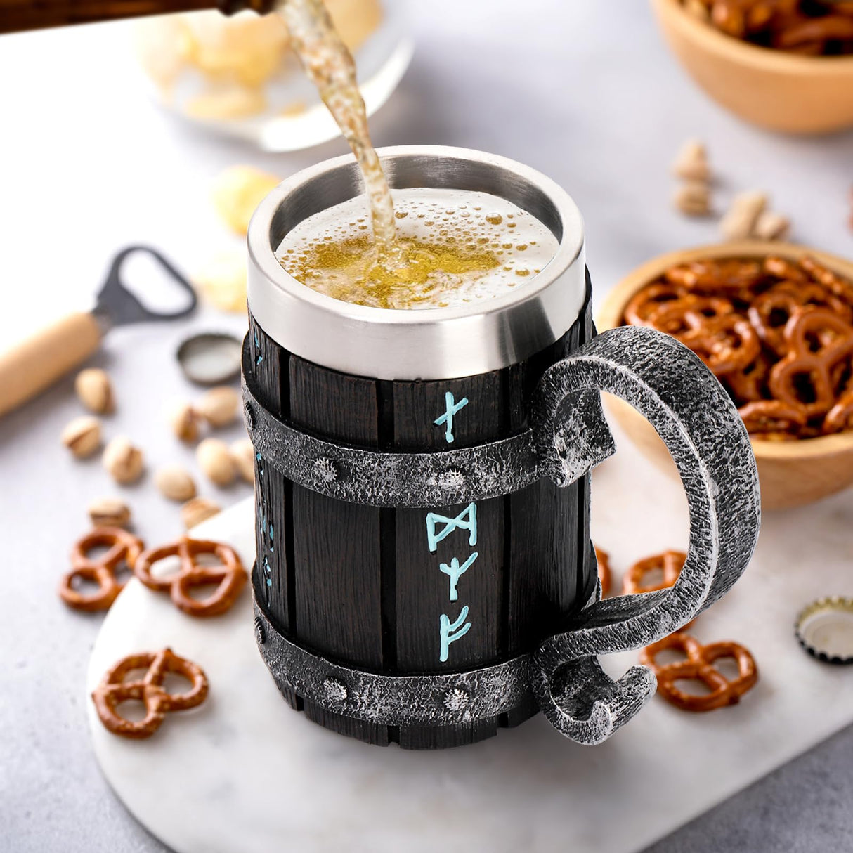 Dicunoy Wooden Viking Beer Mug, 17 OZ Stainless Steel Viking Barrel Tankard Beer Cup with Handle, Father's Day Gift Bucket Mug Norse Mythology Gift for Men, Him, Husband, Viking Enthusiasts Dicunoy