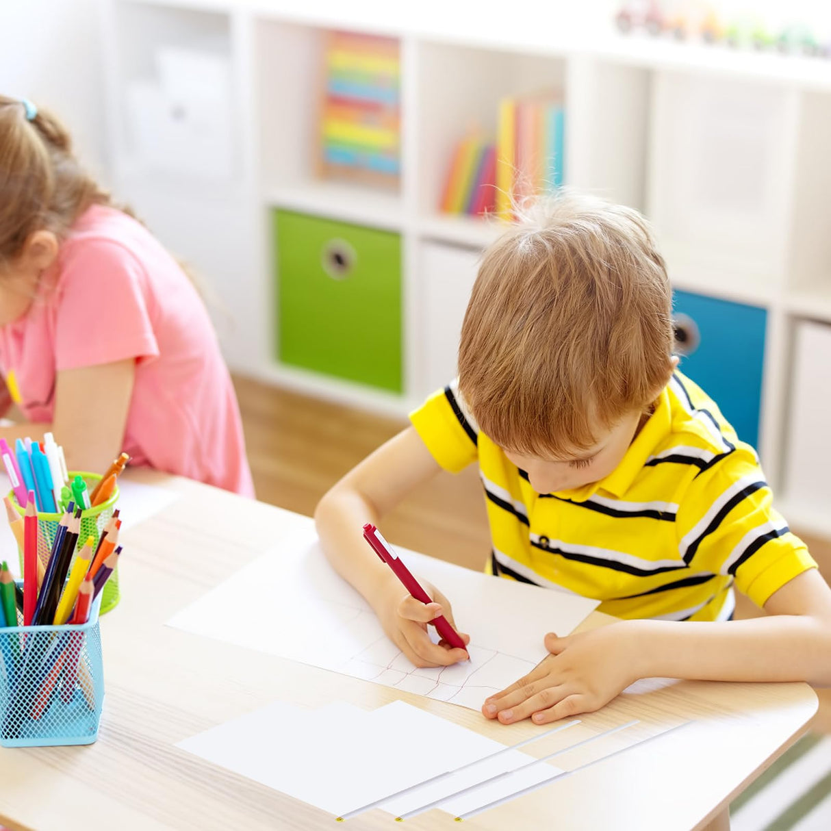 Hyuetrsa 200 Pcs Solid White Blank Sublimation Flags Small Hand Held Sublimation Flags, Mini White DIY Graffiti Flags on Stick,Party Decorations for Parades Birthday Wedding Events Celebration Hyuetrsa