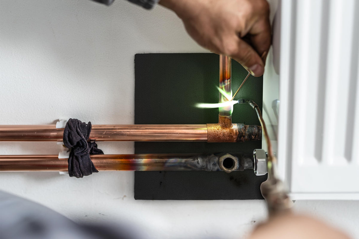 FLASLD Welding Blanket Fireproof Mat Heat Resistant Material Up To 1800°F Flame Retardant Fabric Carbon Felt for Grill Stove Pit Soldering Welders Plumbers (18×24 inch) FLASLD