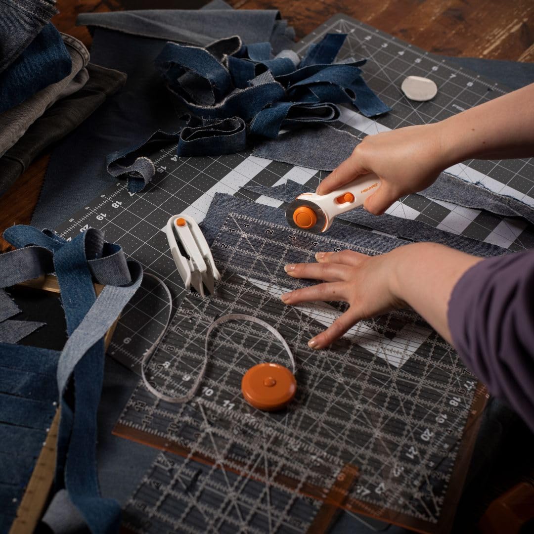 Fiskars Crafts Essentials 5-Piece Set - 45mm Blade Rotary Cutter for Fabric, Self Healing Cutting Mat, and Sewing Ruler - Craft Supplies - White/Gray Fiskars