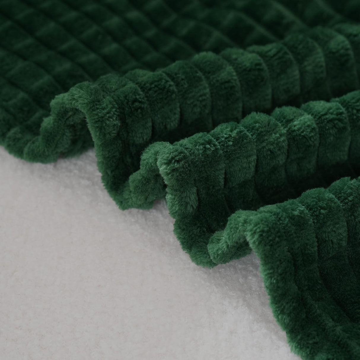 Puncuntex Green Throw Blanket 50"×60" Decorations Fleece Super Soft Plush Fuzzy Cozy Blanket with Square 3D Jacquard Grid Design Luxury Lightweight for Couch Sofa Chair,Dark Forest Green Puncuntex