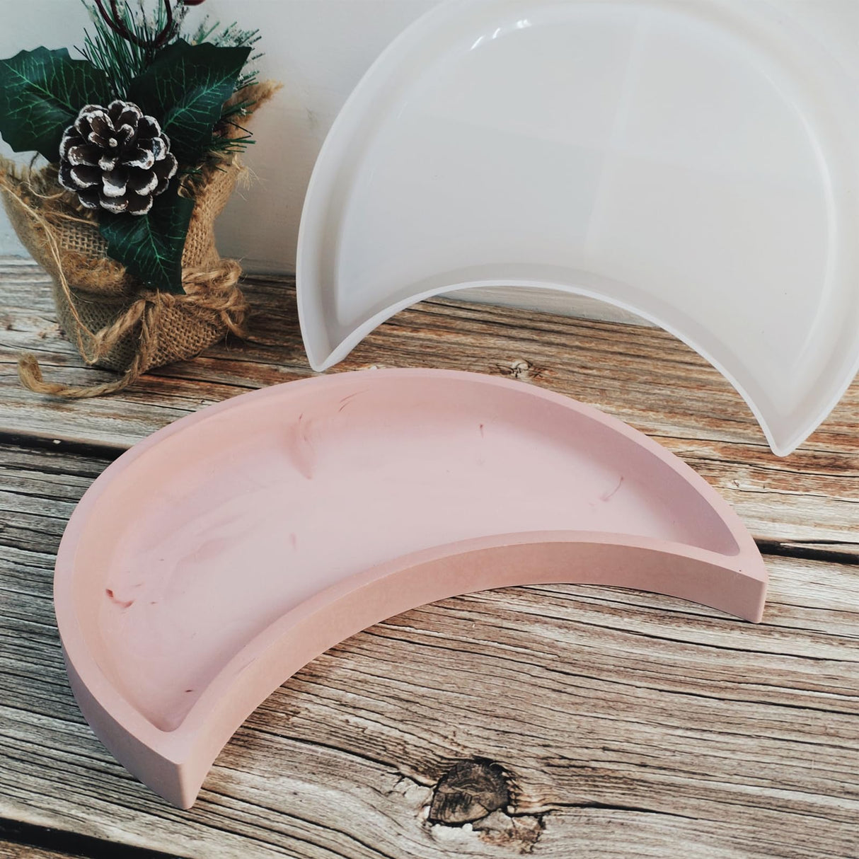 Wehous Large Moon Tray Mold for Resin Concrete, Moon Silicone Mold, Crescent Storage Tray Container Epoxy Resin Casting Mold, Home Ornament Mold for Jewelry Holder Candle Holder Vanity Tray Dish Wehous