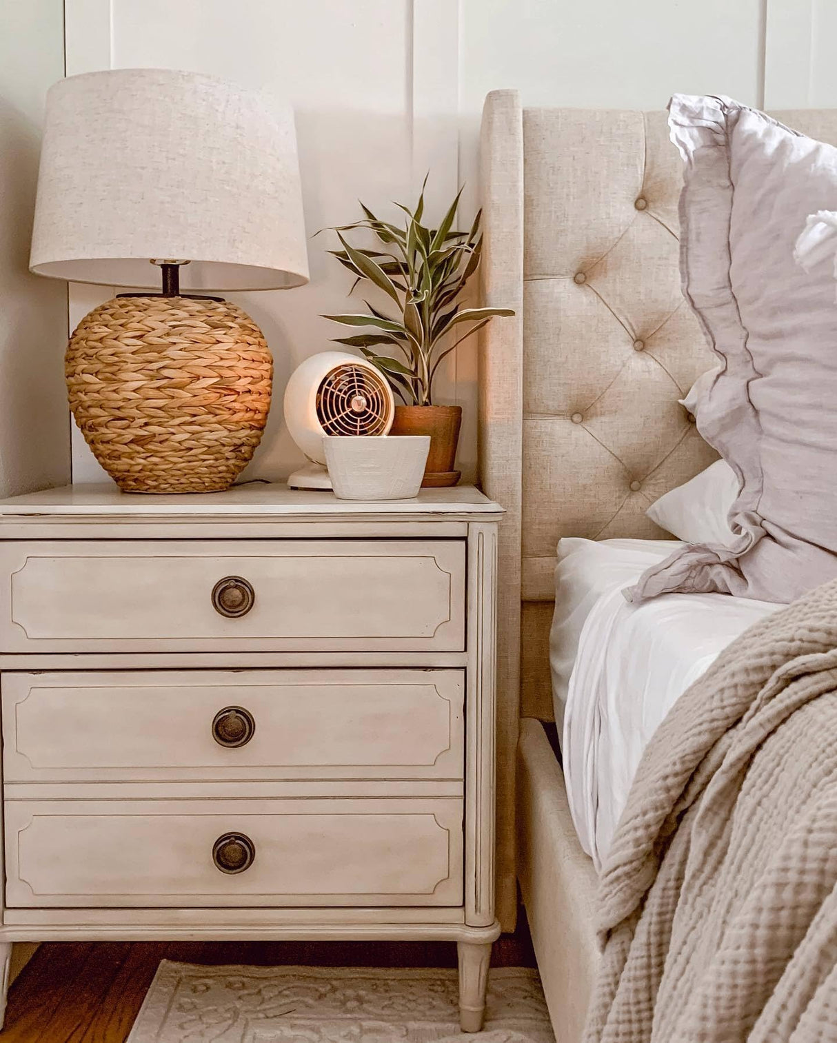 JONATHAN Y JYL6501A Alaro 24.5" Banana Leaf Basket LED Table Lamp Coastal Cottage Industrial Bedside Desk Nightstand for Bedroom Living Room Office College Bookcase LED Bulb Included, Natural JONATHAN Y