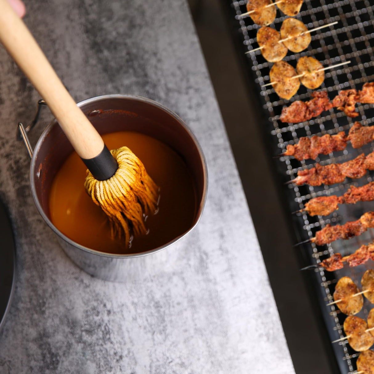 Donxote 18 Inch BBQ Mop Brush Set of 2, with 6 Extra Replacement Heads, Wooden Long Handle Cotton Head Mopping Basting Grill Sauce Perfect for Grilling Smoking Steak Marinade or Glazing Donxote