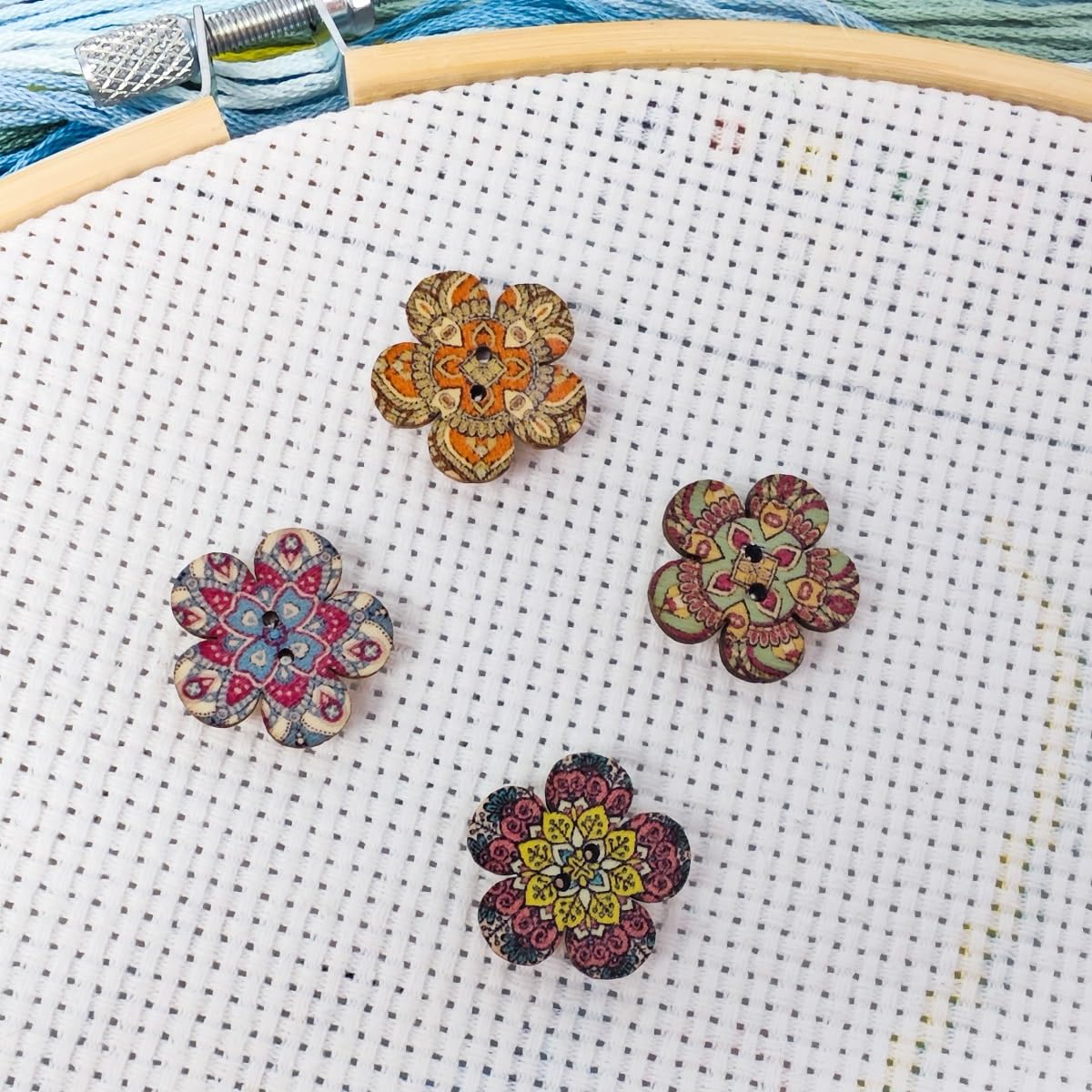 4 Pieces Retro Painted Small Flowers Needle Minder,Magnetic Pin Holder for Cross Stitch, Needlework and Embroidery Accessories,Magnetic Needle Nanny WoodArtSupply