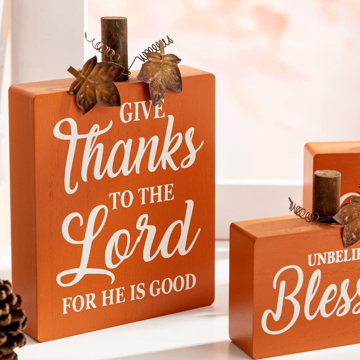 Glitzhome 3 Pack Fall Wooden Table Signs Farmhouse Thanksgiving Signs Blocks for Table Decorations Give Thanks to The Lord Thanksful Grateful Blessed Centerpiece Table top Signs for Tiered Tray Decor Glitzhome