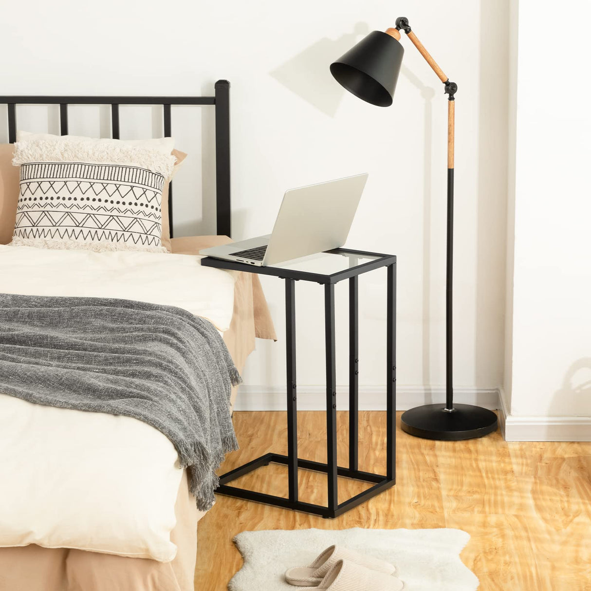 HOOBRO C Shaped End Table Set of 2, Tempered Glass Snack Side Table with Metal Frame, TV Tray Table for Small Space, Sofa Couch and Bed, Modern Style, Black BK03SFP201 HOOBRO