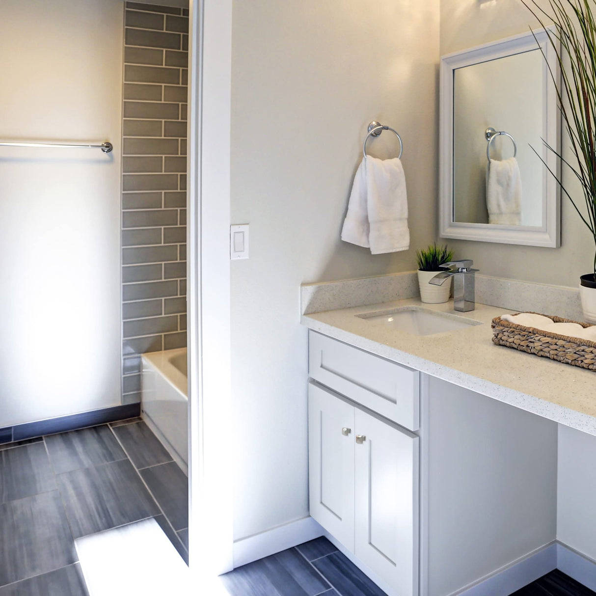 Design House Brookings 24 Inch Bathroom Vanity, Ready to Assemble, Solid Wood, Sherwin Williams® White, 586925 Design House