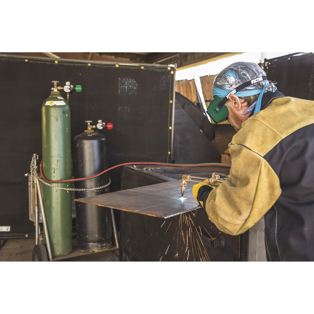 Victor Technologies 0384-2580 Medalist 250 Classic 540/510 Acetylene Gas Service Medium Duty Cutting and Welding System with G250-15-510 Regulator ESAB