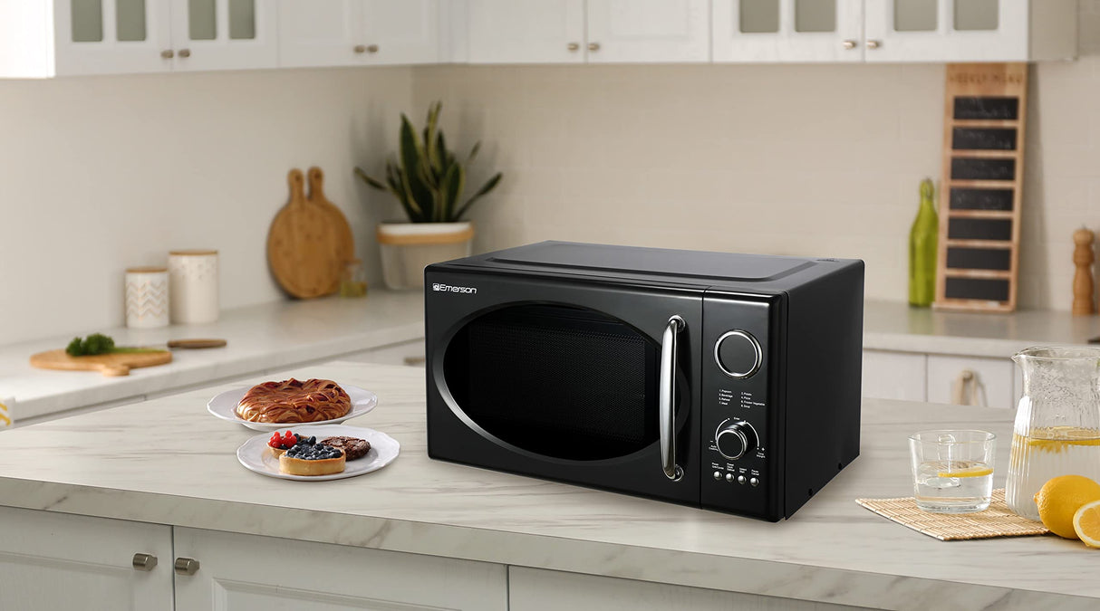 Emerson MWRG0901BK Retro Compact Countertop 800W Microwave Oven with 1,000W Grill Function, LED Display, 5 Power Levels, 8 Auto Menus, Glass Turntable and Child Safe Lock, 0.9 Cu. Ft., Black Emerson