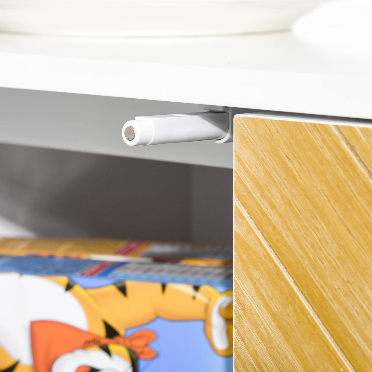 HOMCOM 3 Door Sideboard Buffet Cabinet, Kitchen Cabinet, Coffee Bar Cabinet with Chevron Pattern, Adjustable Shelf and Metal Legs, Natural Wood HOMCOM