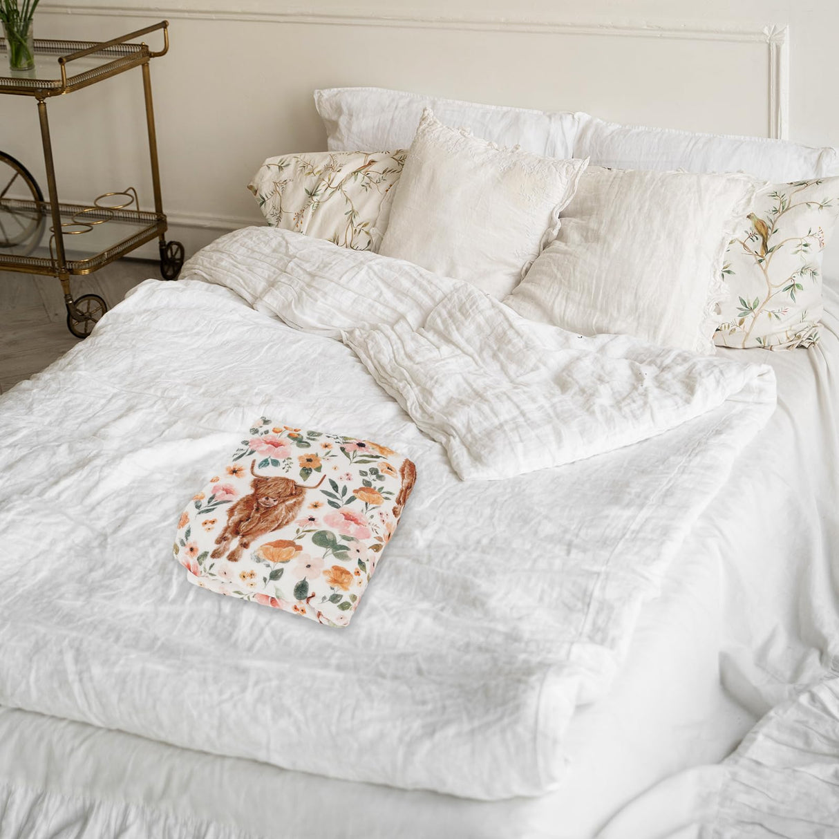 JarThenaAMCS Floral Highland Cow Fuzzy Flannel Blanket 60 x 70 Inch Farmhouse Throw Blanket Watercolor Flower Cow Blanket for Home Chair Sofa Couch Bed JarThenaAMCS