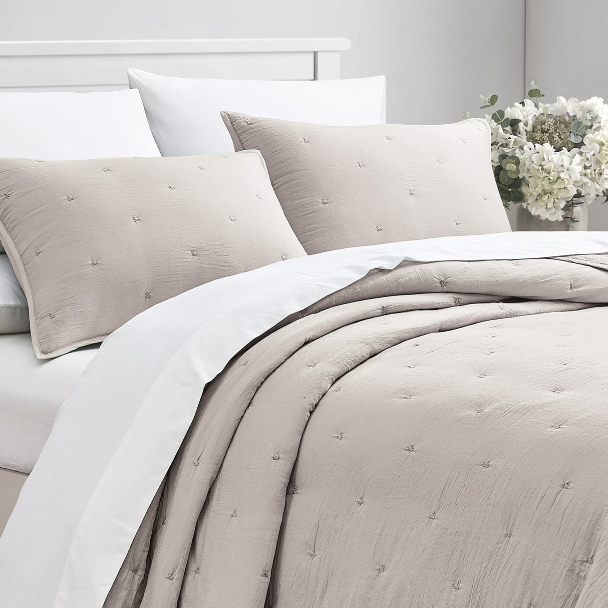 BOURINA Embroidery Quilt Set 3-Piece Oversized King Quilt Set Pre-Washed Microfiber Ultra Soft Lightweight Star Embroidery Bedspread Coverlet Set, Beige BOURINA