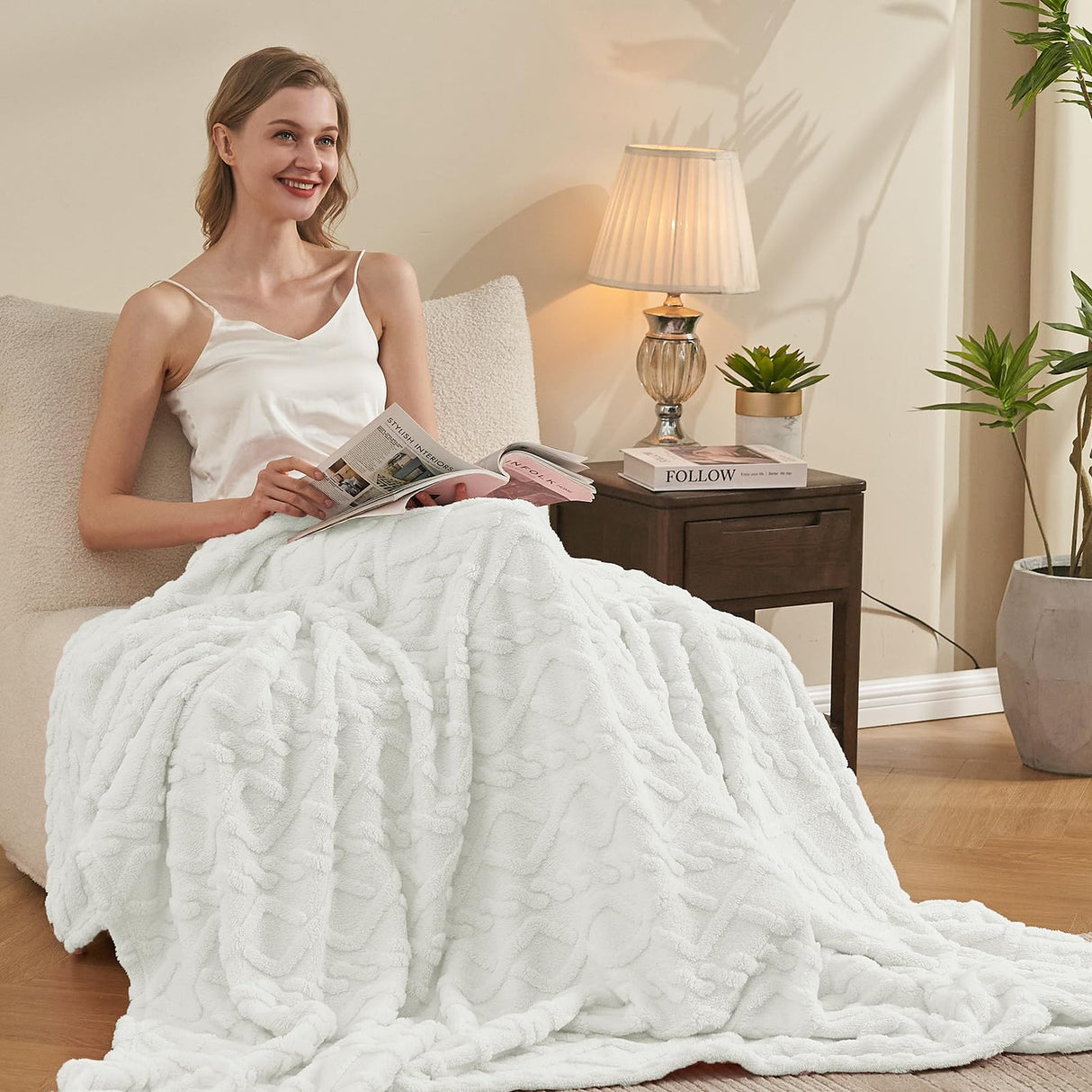 KMUSET White Fleece Blanket for Couch - Super Soft Cozy Luxury Throw Blankets for Women, Beautiful 3D Jacquard Gift Blanket for Girls, 50 x 60 Inches KMUSET