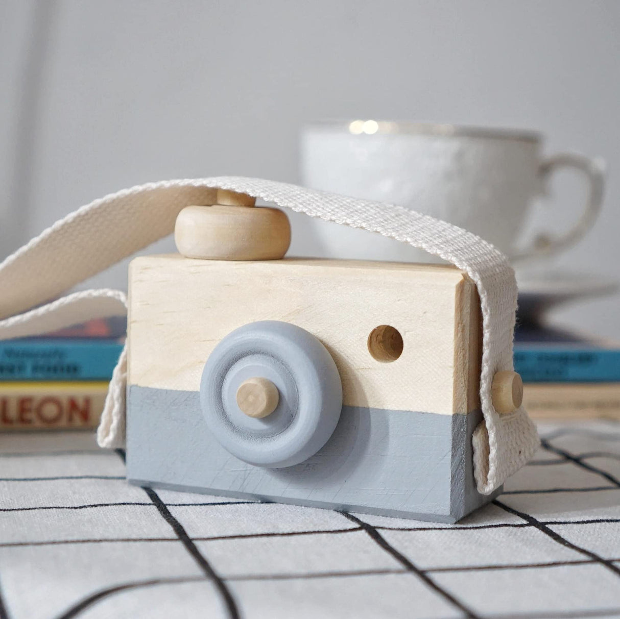 Baby Toy Wooden Mini Camera Toy, Baby Kids Cute Mini Sharpe Toy, Neck Hanging Photographed Props for Baby Toddlers Children Kids' Room Hanging Decor Gift (Gray) Cynzia