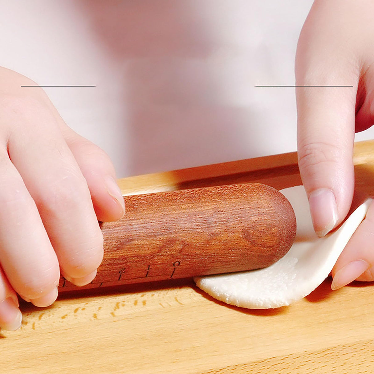 Wooden Rolling Pin, 9.8 Inch Rolling Pin with Size Scale for Kneading Dough of Baking Bread, Pizza, Cookie, Cake and Noodles (1, 25 cm) YIKANGHENG