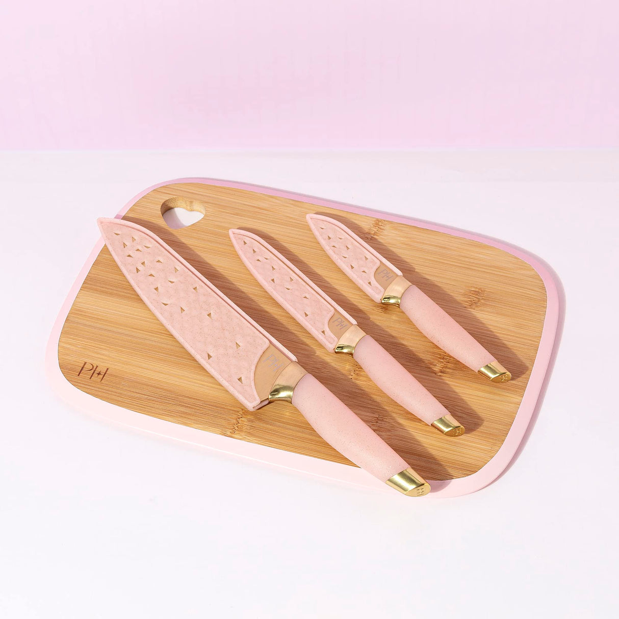 Paris Hilton Reversible Bamboo Cutting Board and Cutlery Set with Matching High Carbon Stainless Steel Knives, Blade Guards, Sleek Yet Comfortable Handle Grips, 7-Piece Set Gold, Pink Paris Hilton