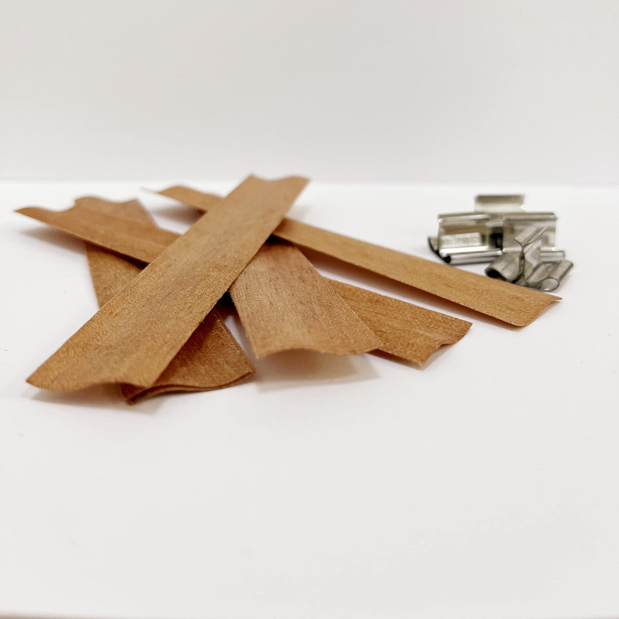 GDJIEDE 20PCS 0.79 inch Width by 4.72 inch Height Wavy Wood Wick+Metal Base for DIY Candle Making Smokeless Wooden Candle Wick WoodArtSupply