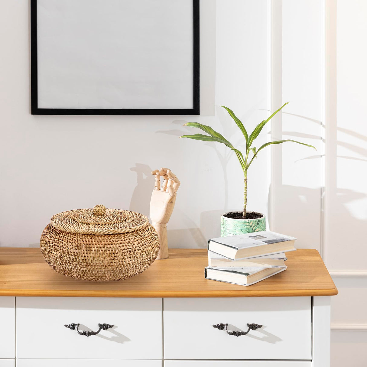 Hipiwe Round Rattan Boxes with Lid Natural Woven Storage Basket Bin Multi-Purpose Wicker Tray Weaving Decorative Shelf Basket Farmhouse Picnic Food Bread Fruit Table Storage Basket Hipiwe