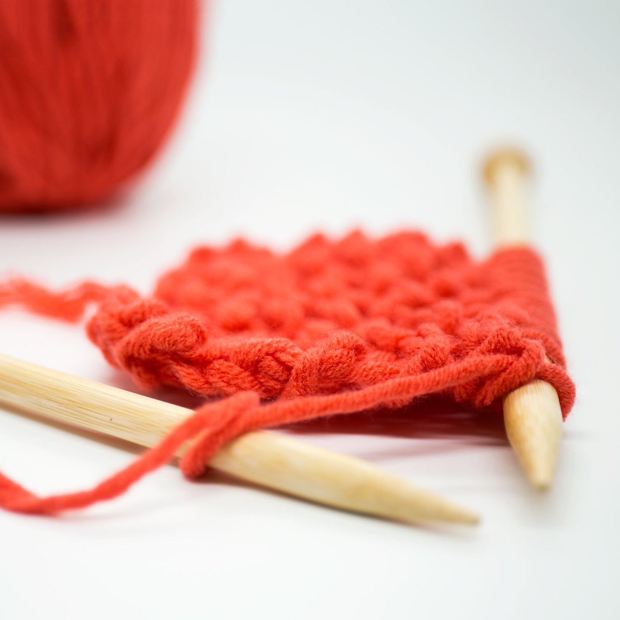 36PCS Bamboo Knitting Needles Set, BetyBedy Single Pointed Knitting Needles, 9 Inches Length Knitting Crochet Supplies for Beginners Handmade (18 Sizes from 2.0mm-10.0mm) BetyBedy