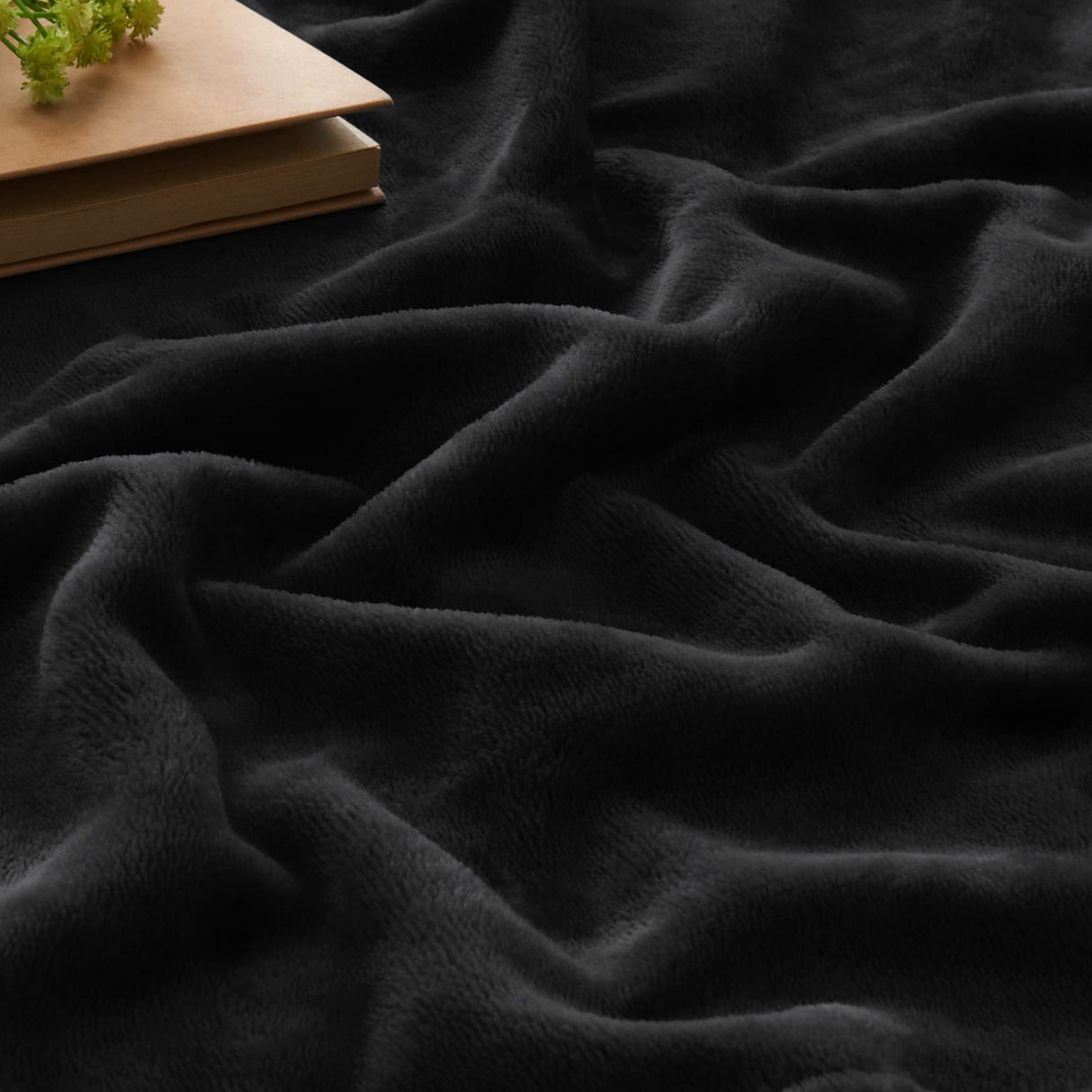 BEDELITE Fleece Blanket Black Throw Blankets for Couch & Bed, Luxury Plush Cozy Fuzzy Blanket 50x60 inches, Super Soft Warm Lightweight Throw Blanket for Travel Camping BEDELITE