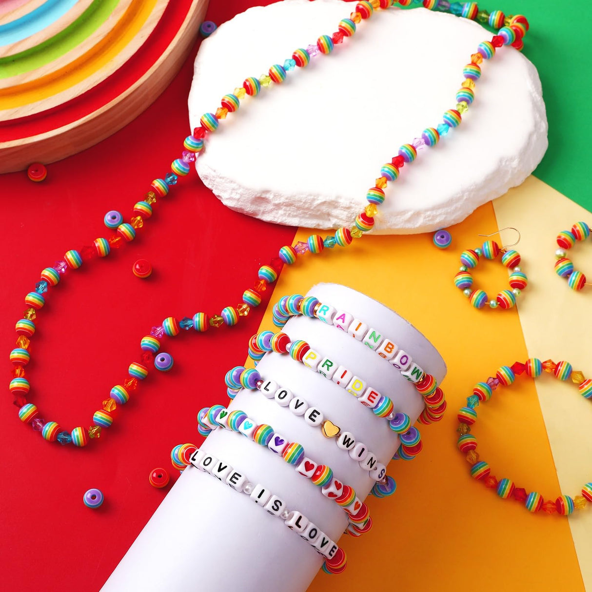 UPINS 500Pcs Resin Pride Beads Rainbow Beads for Jewelry Making DIY Crafts Gift Pride Month Lesbian Gay Wedding Party Favors Parades Accessories Supplies UPINS