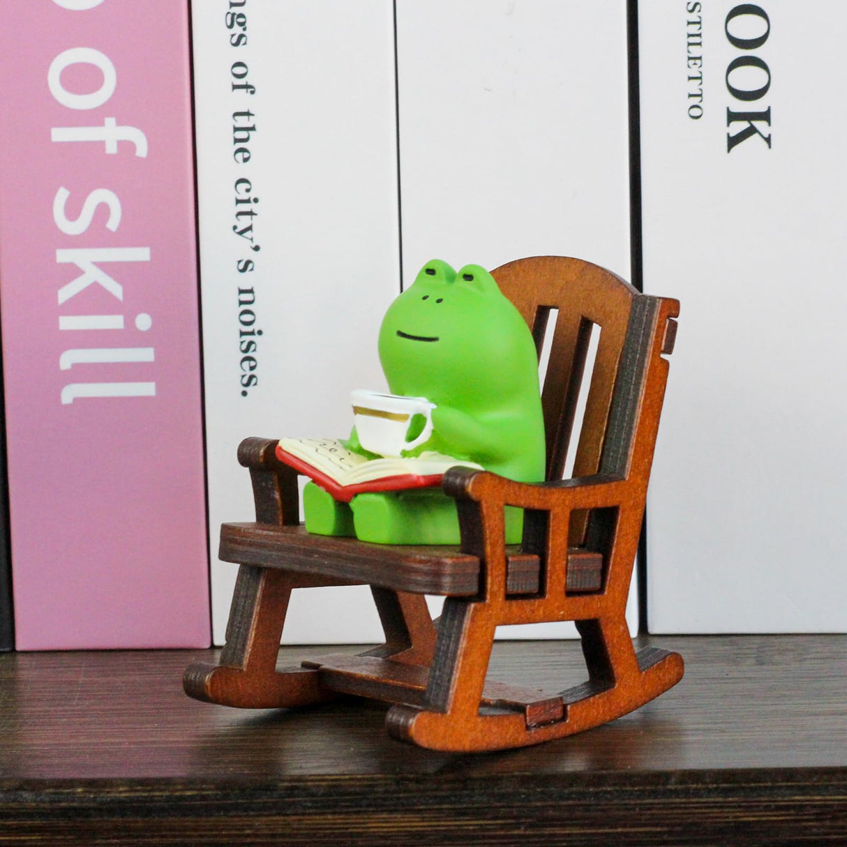 Refintural Miniature Frog Figurines - Funny Frog Sculpture for Shelf, Desk Decoration - Frog Desk Accessories - Perfect Cute Frog Gift for Frog Lovers(Rocking Chair) Refintural