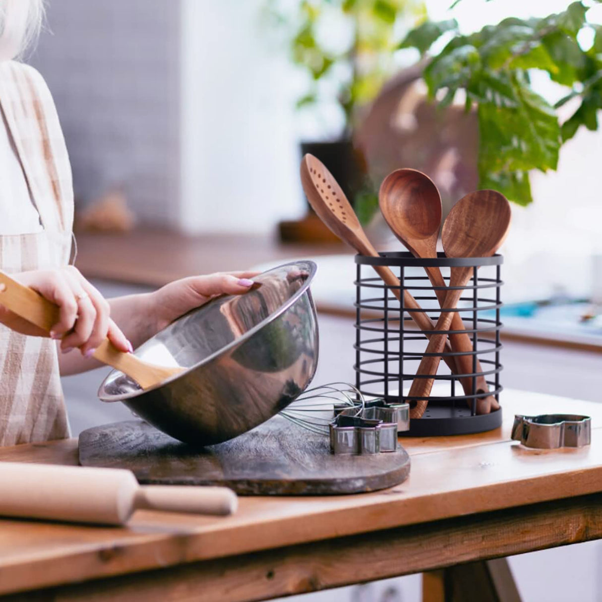 WDT Tool Utensil holder for Kitchen Counter - 5.2" x 5.2" x 6" Large Round Utensils Holder with Wooden Base Matte Black Cooking Utensil Holder,Kitchen countertop Utensil Organizer (Metal) WDT Tool