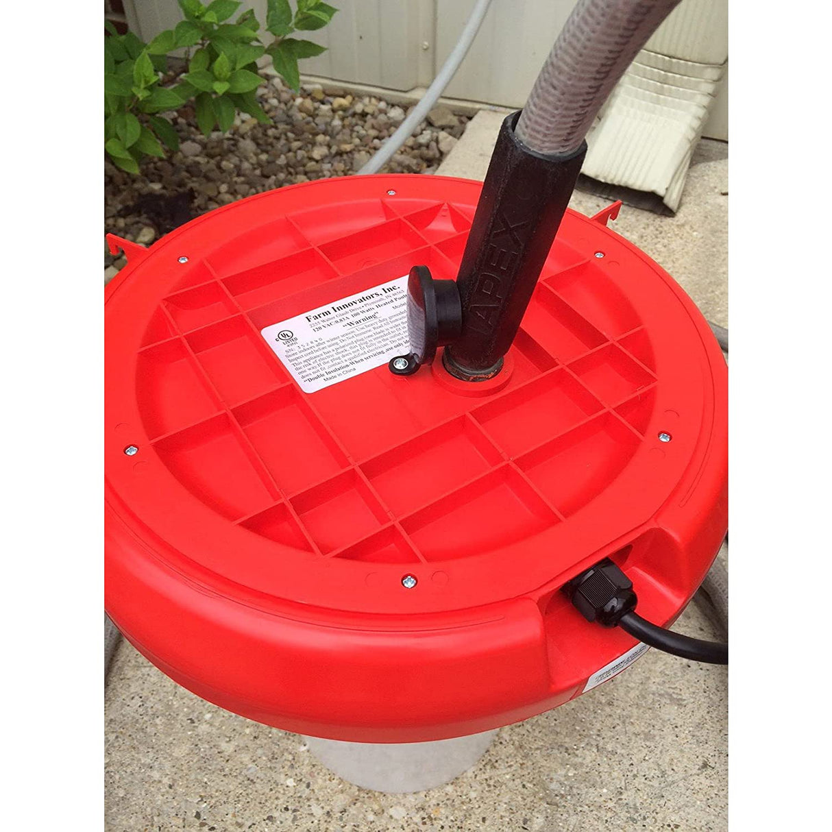 Farm Innovators Heated Chicken Waterer, Poultry Water Fountain, 3 Gallon Farm Innovators Inc.