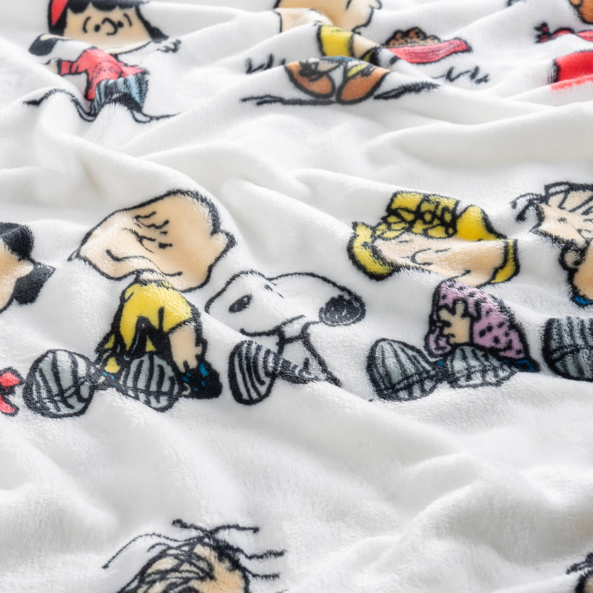 Berkshire VelvetLoft Peanuts Snoopy Cute Character Plush Throw Blanket, Peanuts Gang, Throw (55" x 70") Berkshire Blanket