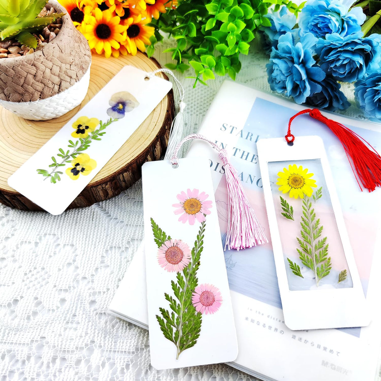 Cardstock Blank Bookmarks Set, 12 Pcs DIY White Craft Bookmarks for Pressed Flowers, Dried Flower Bookmark Making Kit with 43 Pcs Pressed Flowers, 12 Pcs Tassels, DIY Bookmarks for Dried Flowers HEOCAKR