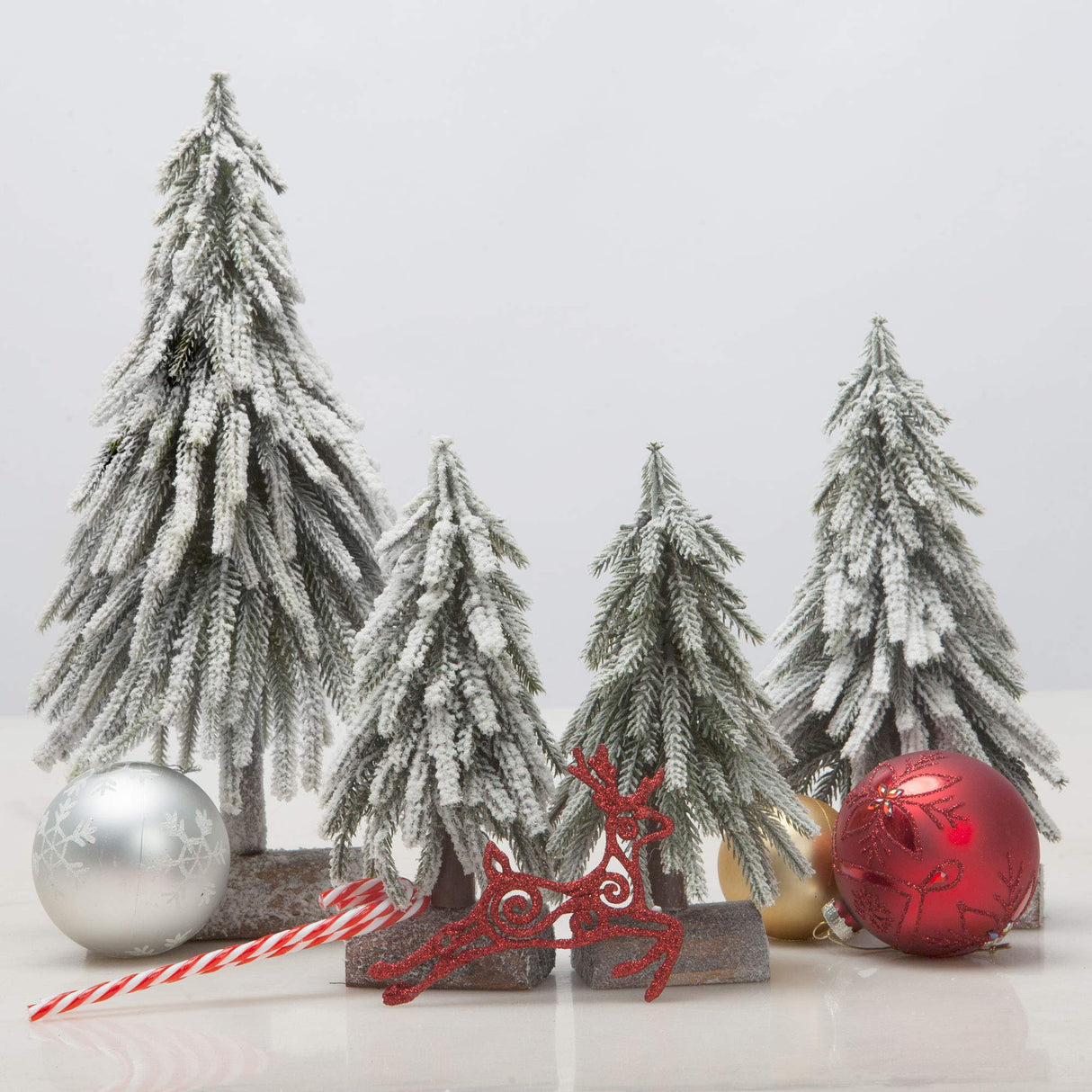 VGIA 4pcs Mini Christmas Trees Separate Spray Snow Christmas Trees with Wooden Bases VGIA
