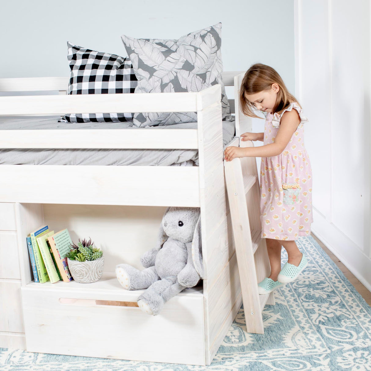 Max & Lily Loft Bed Twin Size, Solid Wood Low Loft Bed with Storage Drawer and Ladder, Modern Farmhouse Loft Bed for Kids, White Wash Max & Lily