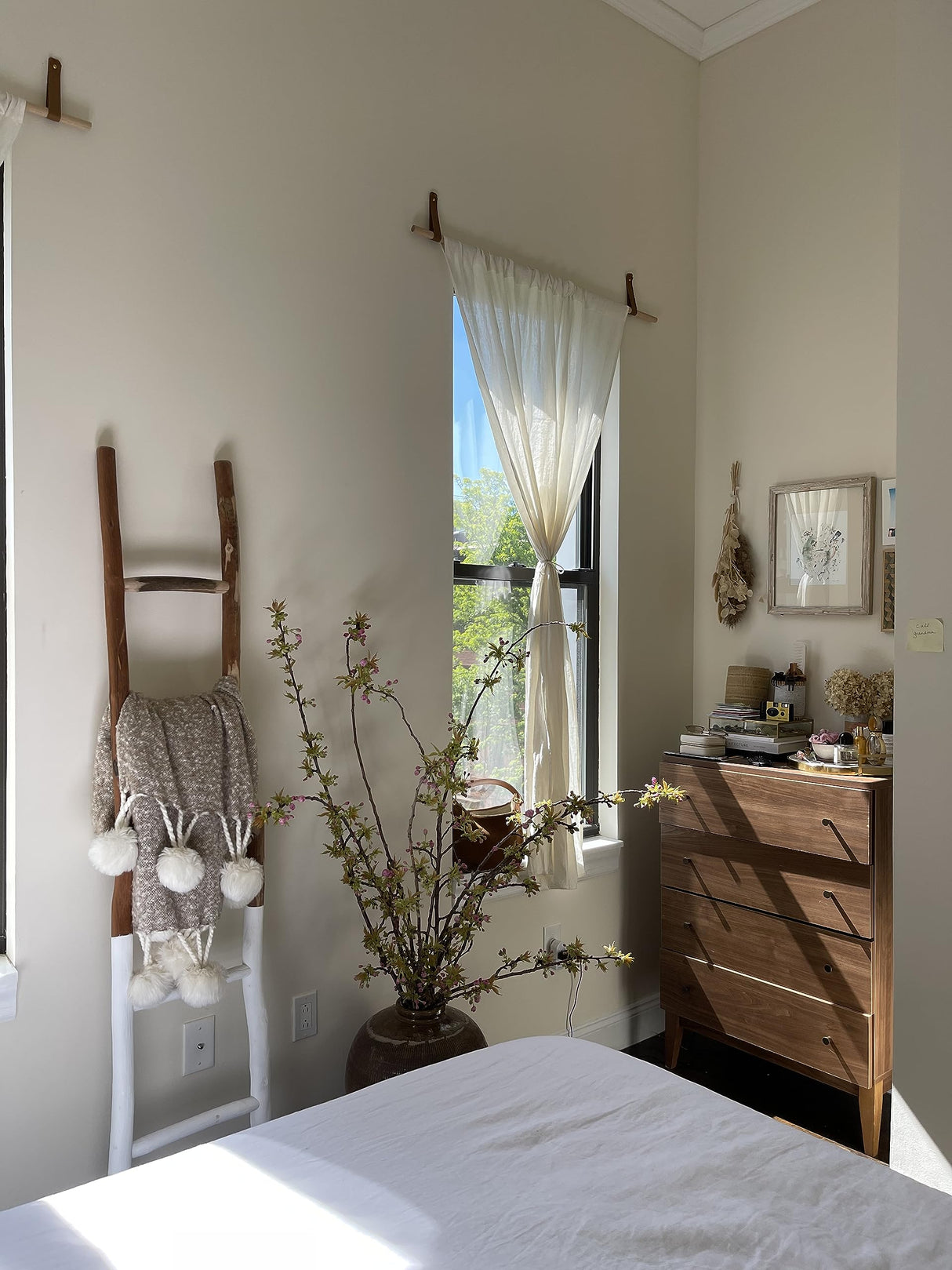 KEYAIIRA - Curtain rod holder leather curtain rod bracket holders leather loop strap for wall boho pole hanger wall blanket display farm house style - 2 PK (WALNUT) Keyaiira