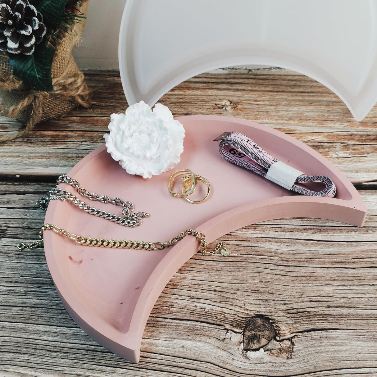 Wehous Large Moon Tray Mold for Resin Concrete, Moon Silicone Mold, Crescent Storage Tray Container Epoxy Resin Casting Mold, Home Ornament Mold for Jewelry Holder Candle Holder Vanity Tray Dish Wehous