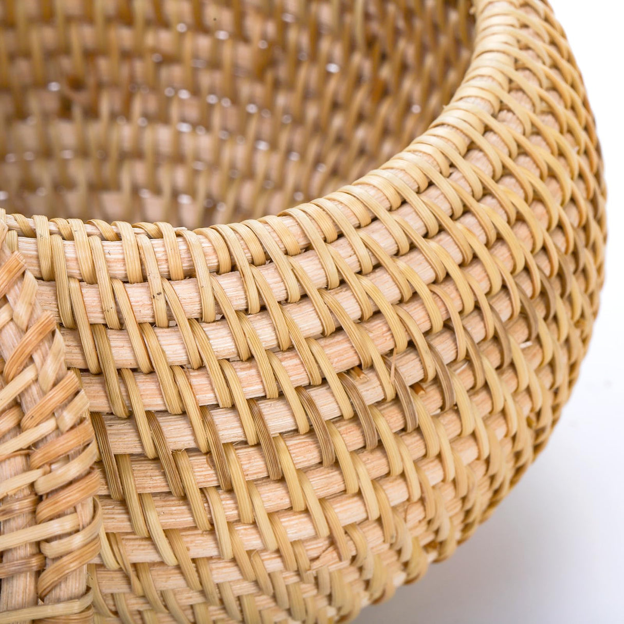 WRINGKIT Round Rattan Basket Box with Lid, Small Handmade Woven Storage Basket, Multi-purpose Wicker Bowl Decorative Organizer for Shelf, Home, Bathroom Decor WRINGKIT