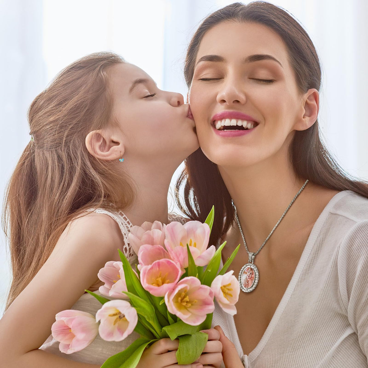 Junkin 24 Pcs Sublimation Rhinestone Trays Pendant Set, Including 6 Double Sided Blank Rhinestone Bezel Trays, 6 Pcs Thick Chains with 12 Sublimation Discs for Making (Multiple Style) Junkin