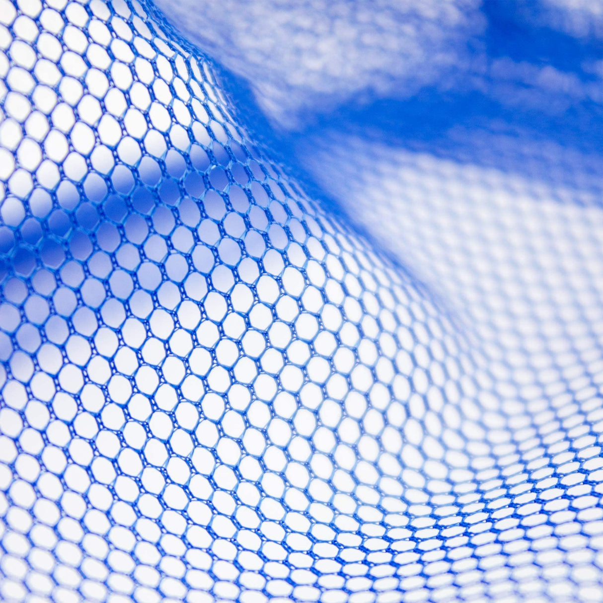 PENN-PLAX (QN4) Quick-Net Aquarium Fish Net – Durable, Strong, and Safe – Color May Vary (Blue, Red, or Green) – 4” x 3” Net – 10” Handle Penn-Plax