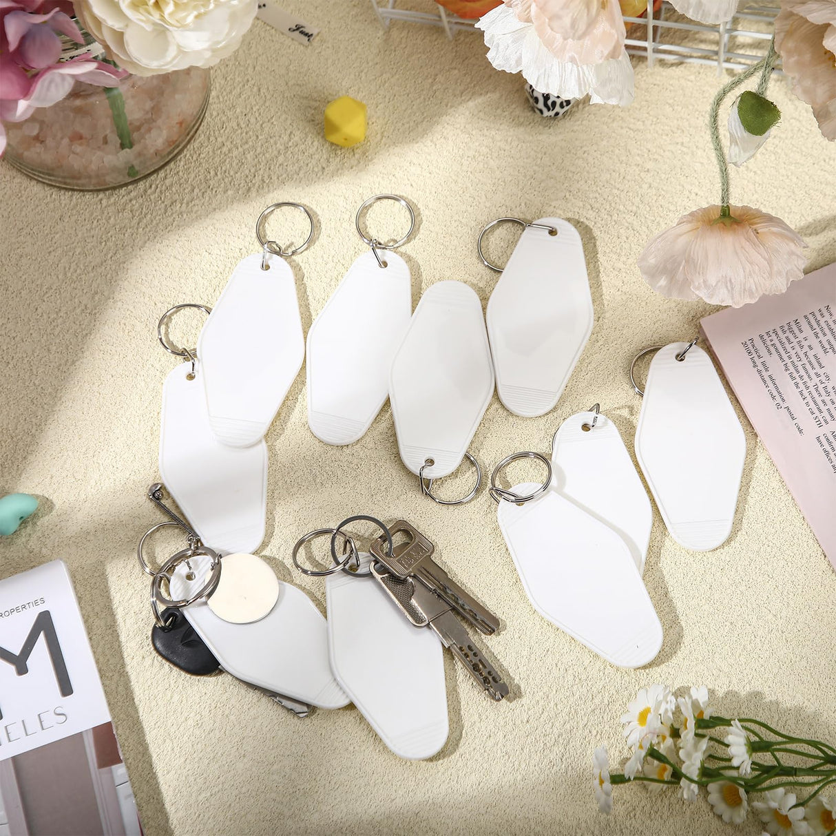 Pinkunn 50 Pcs Motel Keychain Blank Hotel Keychain Sublimation Vintage Keychain Bulk for DIY Crafts Ornament (White) Pinkunn