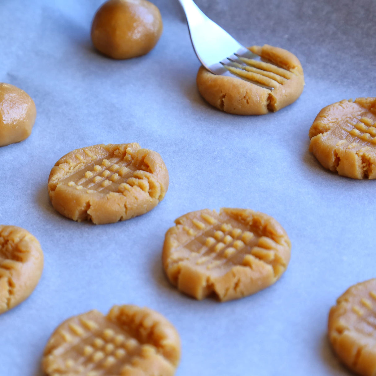 Nostalgia Classic Retro Professional 3.5 Qt Stand Mixer with Tilt Head and Stainless Steel Bowl, Six-Speed, Includes Dough Hooks and Beaters, Aqua Nostalgia