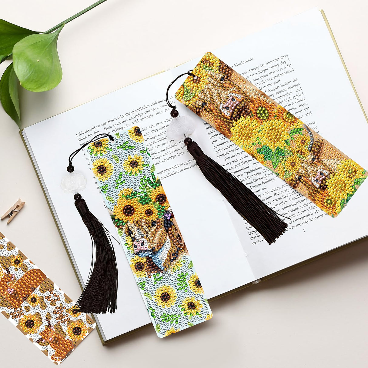 INCOK Diamond Painting Bookmarks Set - 8PCS Highland Cow 5D Diamond Art Bookmarks Kit with Tassel Sunflower Bookmarks Set for Highland Cow Lover Office Useful Project DIY Crafts Gifts Teacher INCOK