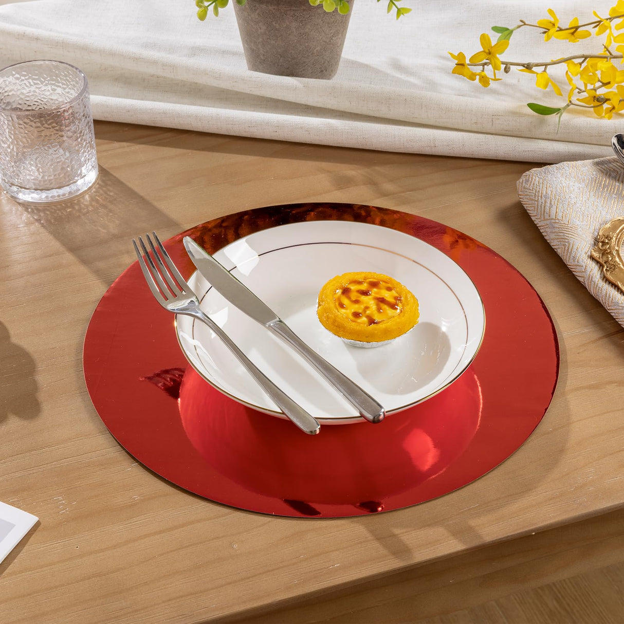 SHACOS 100Pcs Round Red Placemats, 13" Paper Place Mats Disposable for Dining Table, Charger Plates Table Mat for Christmas Dinner Party Wedding Birthday Banquet Table Setting Decor SHACOS