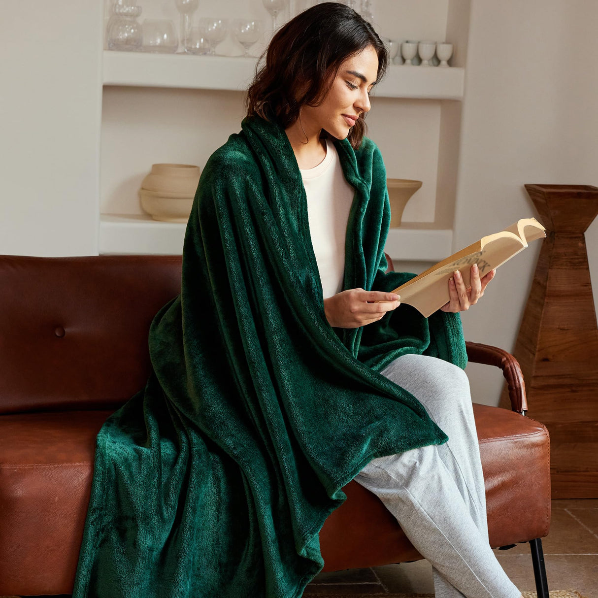 Exclusivo Mezcla Extra Large Fleece Throw Blanket for Couch, Sofa, 300GSM Super Soft and Warm Blankets, Forest Green Throw All Season Use, Cozy, Plush, Lightweight, 50x70 Inches Exclusivo Mezcla